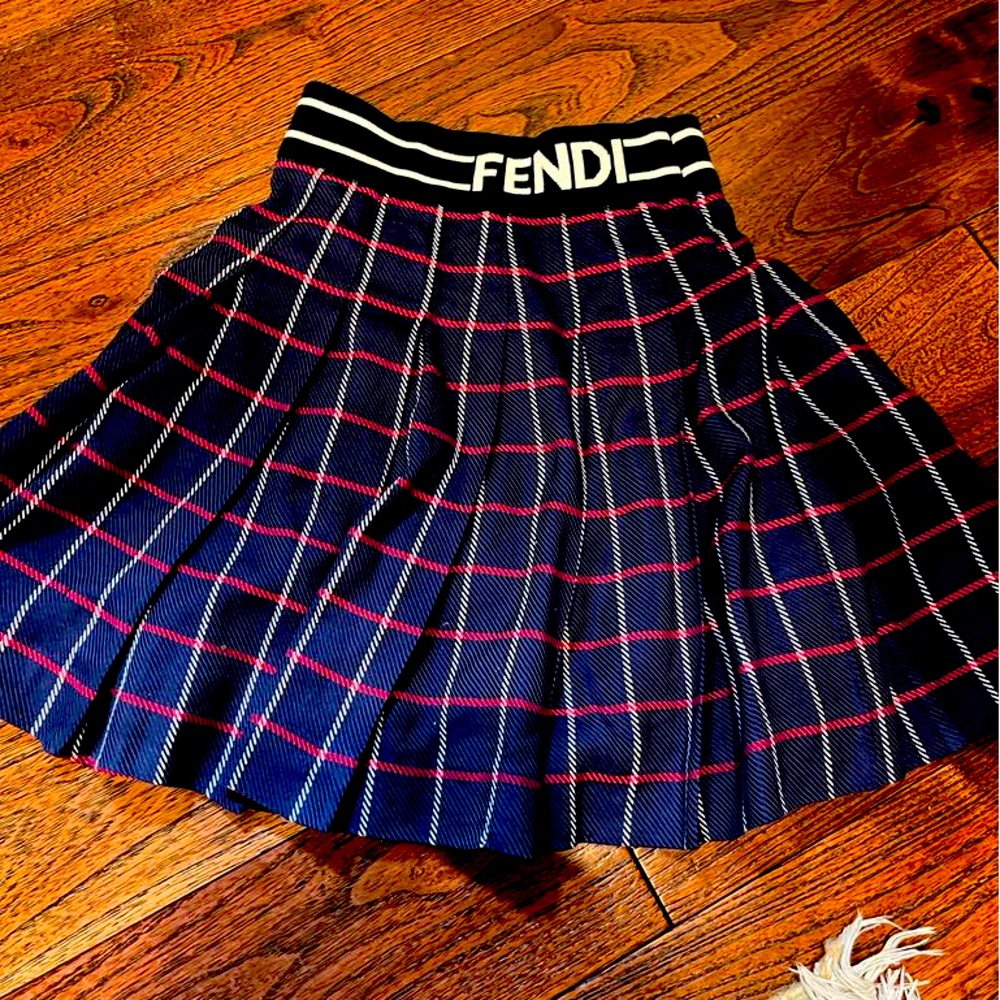 Beautiful authentic plad Fendi skirt in great condition.
